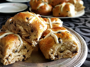 Pembury Tours - Blog - Easter Dishes - Hot Cross Buns