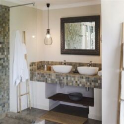 Pembury Tours - Simbavati River Lodge - Timbavati Game Reserve - Kruger National Park - Accommodation -Bathroom 2